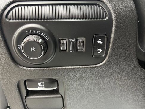 Used 2022 Jeep Wagoneer Series II AWD/4WD image 23