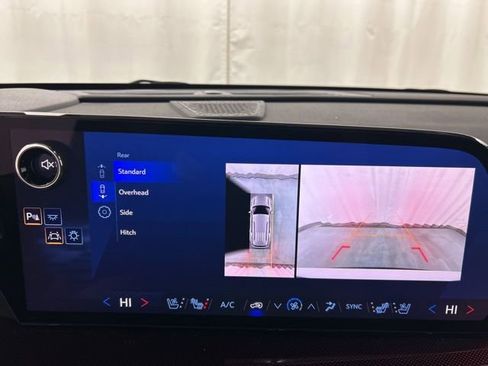 Used 2025 Chevrolet Traverse RS image 19