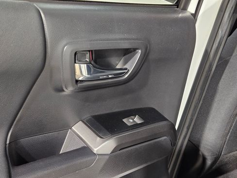 Used 2023 Toyota Tacoma TRD Off-Road image 33