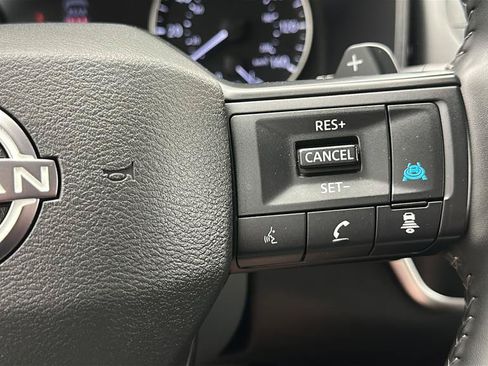 Used 2025 Nissan Rogue SV AWD/4WD image 19