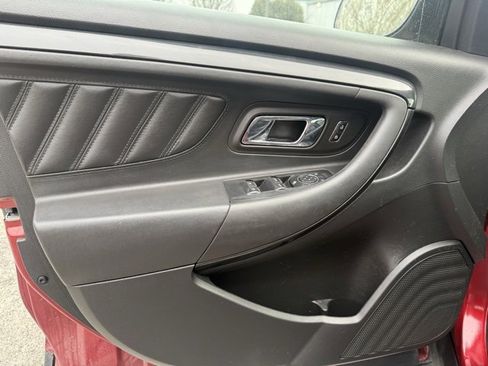 Used 2013 Ford Taurus SHO image 11