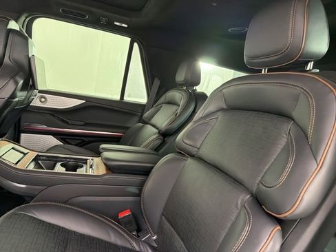 Used 2025 Lincoln Navigator Black Label AWD/4WD image 13