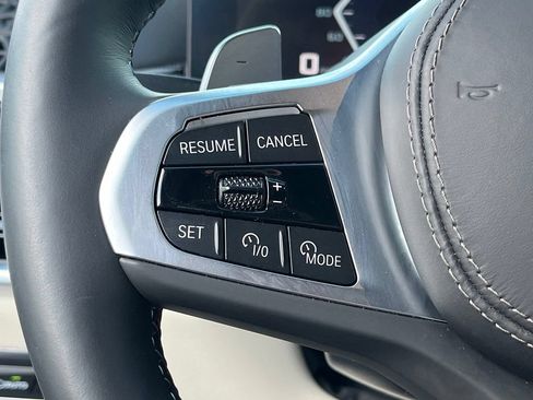 Used 2025 BMW X7 M60i AWD/4WD image 35