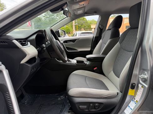 Used 2020 Toyota RAV4 XLE AWD/4WD image 22