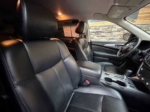 Used 2018 Nissan Pathfinder SL AWD/4WD image 15