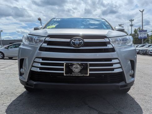Used 2018 Toyota Highlander XLE AWD/4WD image 4