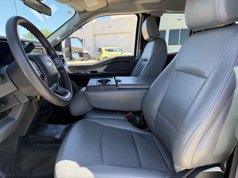 Certified 2025 Ford F250 XL w/ XL Chrome Package RWD image 22