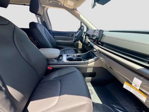 New 2026 Kia Carnival EX FWD image 30