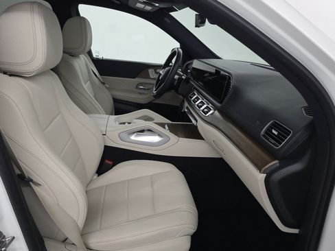 Used 2025 Mercedes-Benz GLS 450 4MATIC image 11