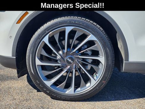 Used 2023 Lincoln Aviator Reserve w/ Equipment Group 201A RWD image 11