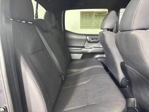 Used 2016 Toyota Tacoma TRD Sport image 26