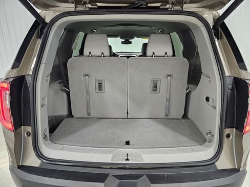 Used 2023 GMC Acadia SLT FWD image 16