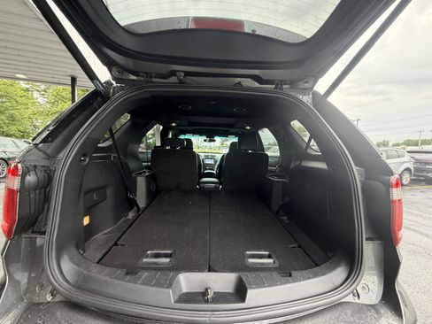 Used 2017 Ford Explorer XLT w/ Equipment Group 202A AWD/4WD image 10