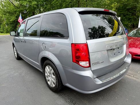 Used 2019 Dodge Grand Caravan SE w/ UConnect Hands-Free Group FWD image 6