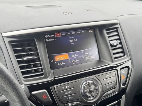 Used 2020 Nissan Pathfinder S image 12