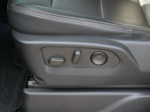Used 2023 Chevrolet Suburban High Country AWD/4WD image 19