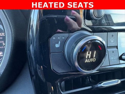 Used 2022 Toyota Highlander XLE AWD/4WD image 14