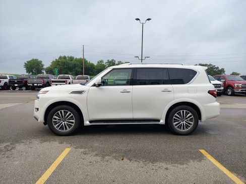 Used 2024 Nissan Armada SL w/ Captain's Chairs Package AWD/4WD image 5