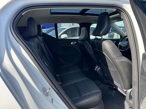 Certified 2025 Volvo XC40 B5 Core image 11