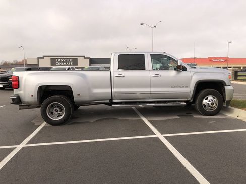 Used 2019 GMC Sierra 3500 Denali w/ Duramax Plus Package image 6