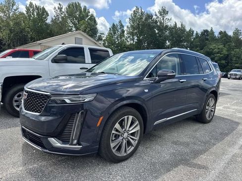 Used 2024 Cadillac XT6 Premium Luxury w/ Technology Package FWD image 16