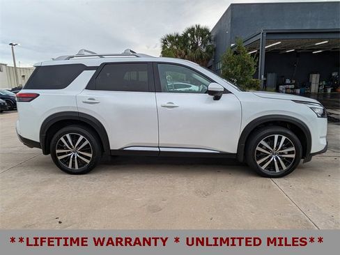 Used 2025 Nissan Pathfinder Platinum w/ Cargo Package image 4