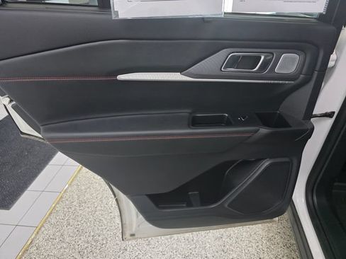 Used 2025 Ford Explorer ST AWD/4WD image 9