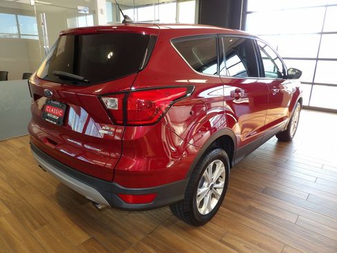 Used 2019 Ford Escape SE image 6