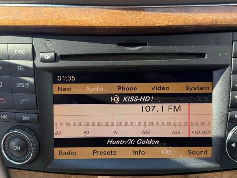 Used 2009 Mercedes-Benz E 350 4MATIC Sedan image 18