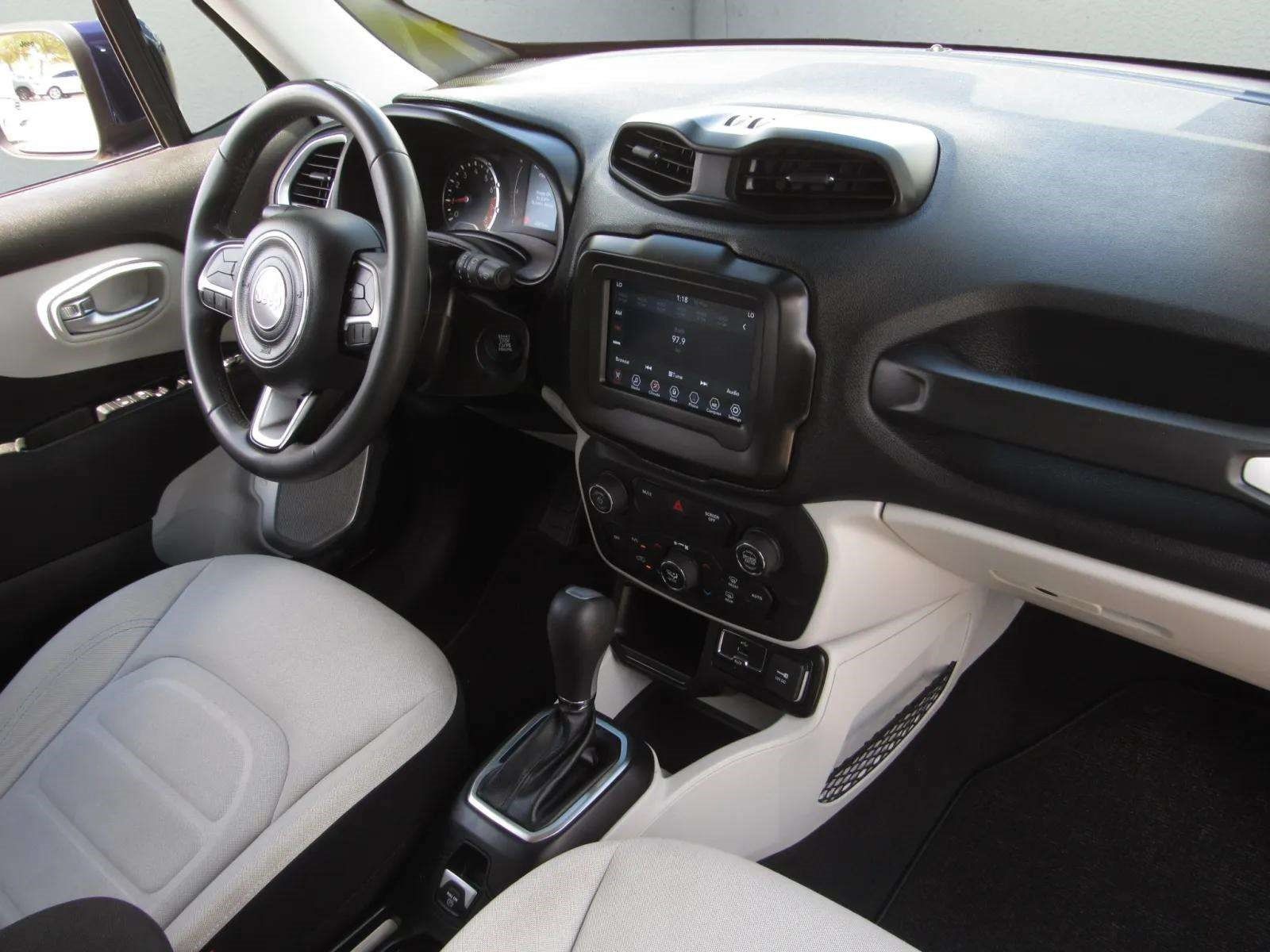 Used 2020 Jeep Renegade Latitude FWD image 9