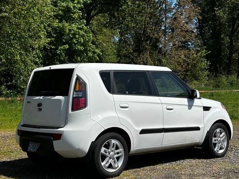 Used 2010 Kia Soul + FWD image 8