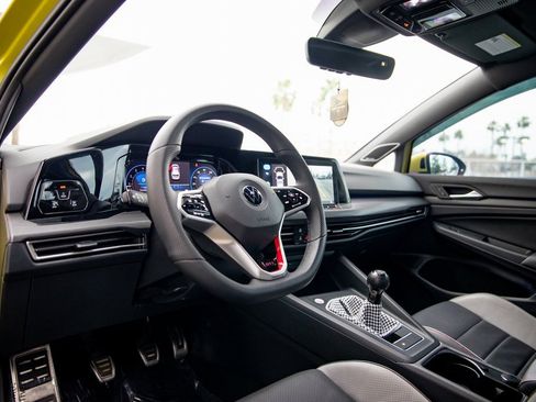 Used 2022 Volkswagen GTI Autobahn image 4