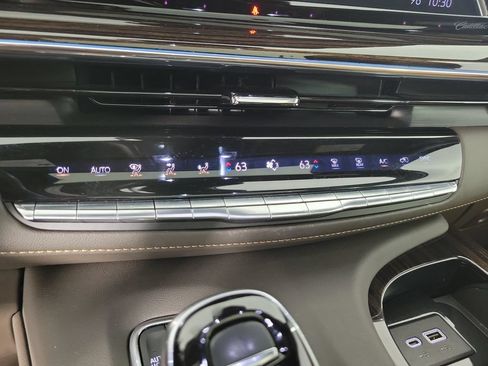 Certified 2023 Cadillac Escalade Premium Luxury w/ LPO, Radiant Package AWD/4WD image 29