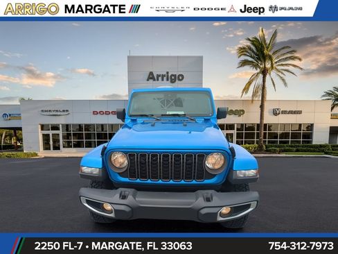 Used 2024 Jeep Gladiator Sport AWD/4WD image 4