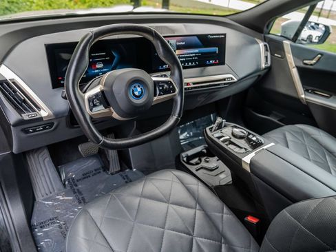 Used 2024 BMW iX xDrive50 w/ Sport Package AWD/4WD image 4