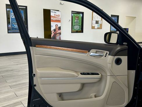 Used 2014 Chrysler 300 C image 15