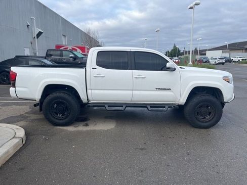 Used 2020 Toyota Tacoma SR image 4