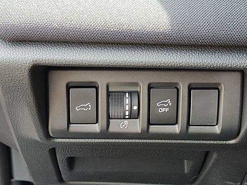 Used 2025 Subaru Outback Premium AWD/4WD image 25