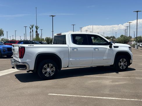 Certified 2025 GMC Sierra 1500 SLT AWD/4WD image 5