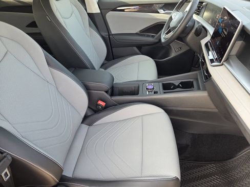 New 2026 Volkswagen Tiguan SE FWD image 12