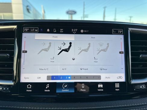 Used 2023 Chrysler Pacifica Touring-L image 38