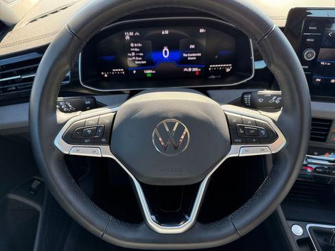 Used 2025 Volkswagen Jetta SE image 27