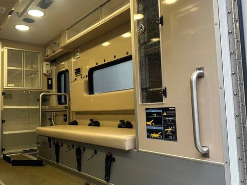 Used 2011 Chevrolet Express 4500 w/ Ambulance Package RWD image 34