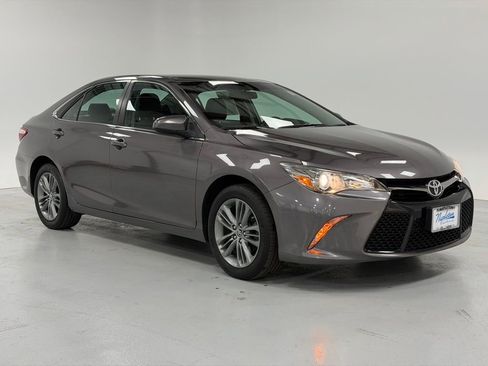 Used 2015 Toyota Camry SE image 5