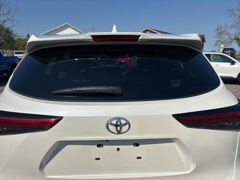 Used 2021 Toyota Highlander Platinum image 6