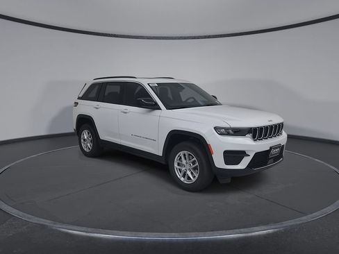 New 2026 Jeep Grand Cherokee Laredo X AWD/4WD image 4