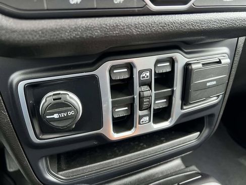 Used 2025 Jeep Gladiator Nighthawk image 21