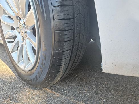 Used 2013 Chrysler 300 image 21