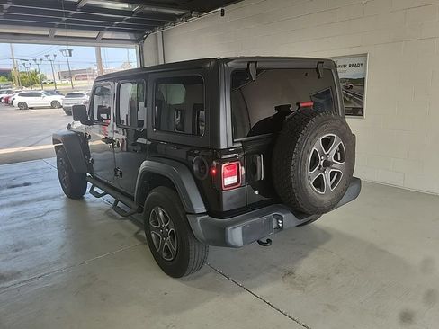 Used 2018 Jeep Wrangler Unlimited Sport S AWD/4WD image 4