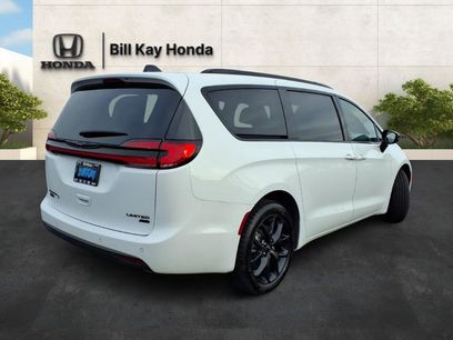 Used 2023 Chrysler Pacifica Limited w/ S Appearance Package